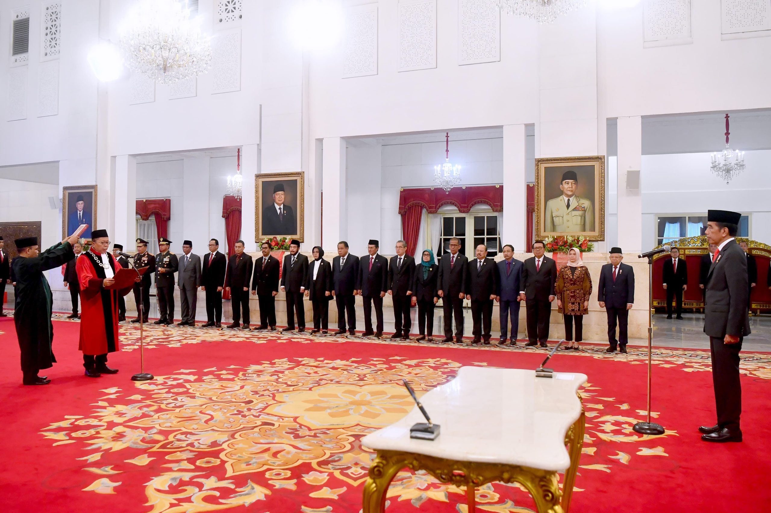 Jokowi Saksikan Pengucapan Sumpah Arsul Sani sebagai Hakim Konstitusi